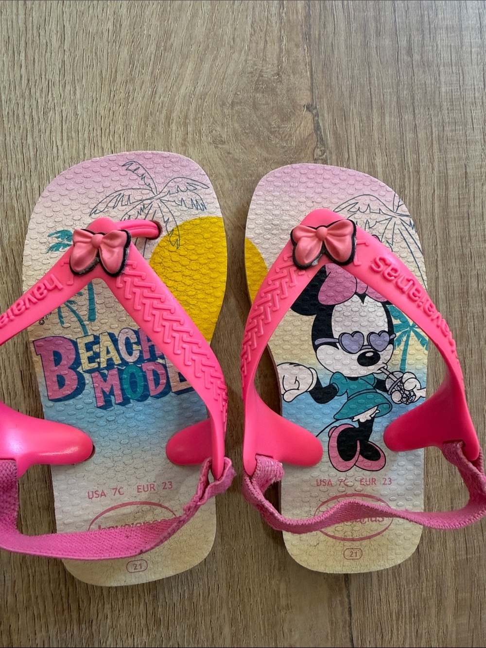 Havaianas Kids Pink Minnie Mouse Beach Flip Flops with Bow Accents